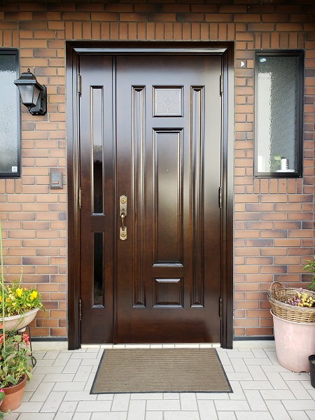 玄関ドアの施工例