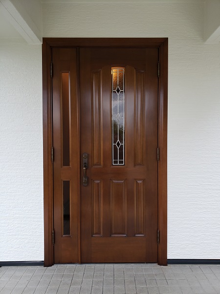 玄関ドアの施工例