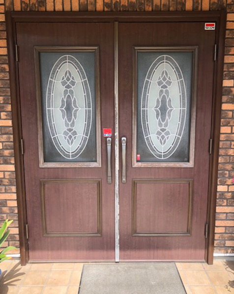 玄関ドアの施工例