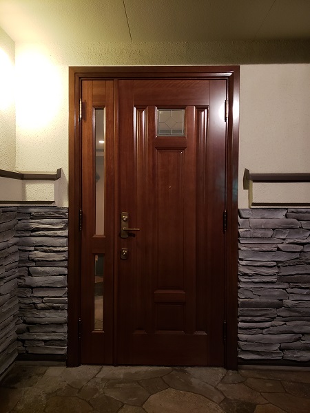 玄関ドアの施工例