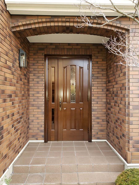 玄関ドアの施工例