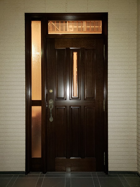玄関ドアの施工例