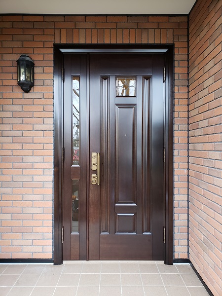 玄関ドアの施工例