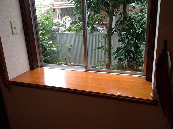 窓枠の再塗装
