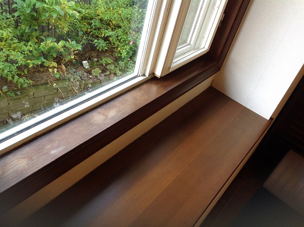 窓枠の再塗装