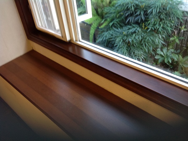 窓枠の再塗装