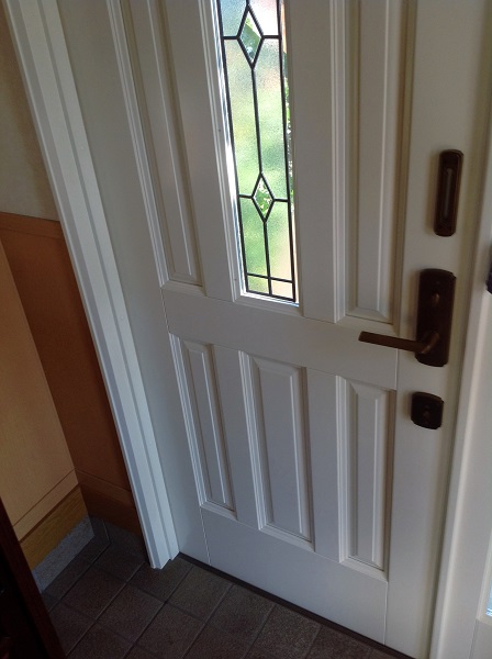 白色玄関ドア再塗装