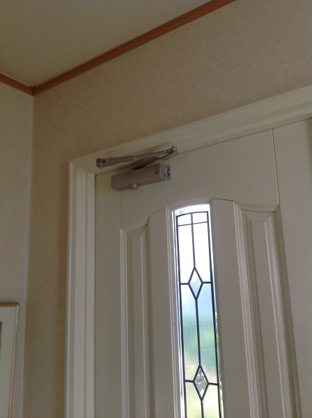 白色玄関ドア再塗装