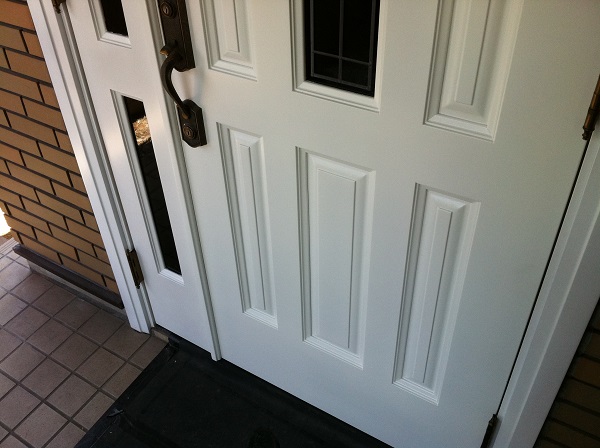 白色玄関ドア再塗装